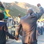 Idris Elba lève le poing dans la bande annonce de Mandela Long Walk To Freedom